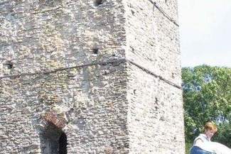 Wieża od wieków czeka na ratunek