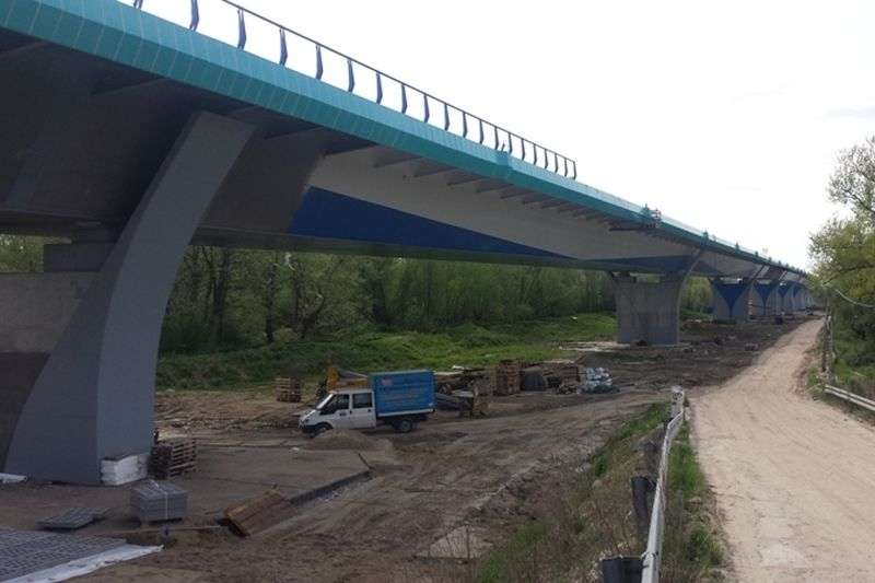 W ostatnich tygodniach na moście prowadzone były prace drogowe i wykończeniowe.