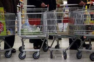 Wyjeżdżali pełnymi wózkami z marketów i uciekali