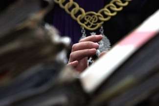 Z zeznań Azjatów wynikało, że za przerzucenie ich przez granicę i przewiezienie w bezpieczne miejsce zapłacili od 5 do 10 tys. dolarów USA