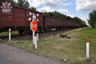 Wypadek na przejeździe: Motocyklista uderzył w pociąg