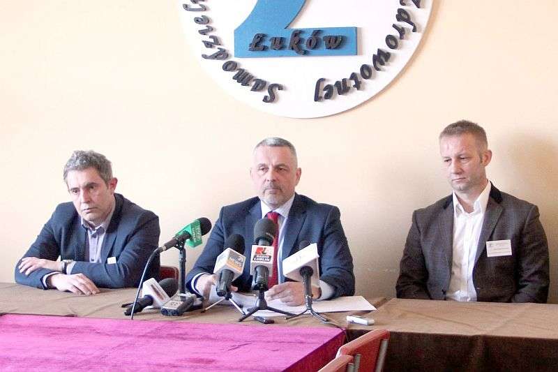 Dyrektor Grzegorz Gomoła (w środku) w poniedziałek poinformuje media, czy odwoła się od decyzji zarz