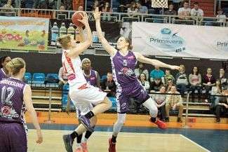 Aldona Morawiec, która grała w Pszczółce już w poprzednim sezonie, jest jedną z faworytek do wyjazdu