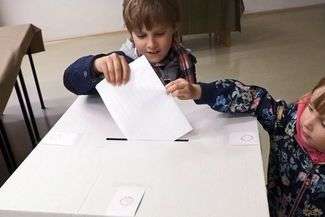 Głosowanie w Zespole Szkół nr 1 im. Władysława Grabskiego (fot. Wojciech Nieśpiałowski)