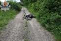 Nieprzytomny motocyklista znaleziony koło lasu