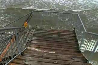 Morze zabiera plażę w Mrzeżynie. "Obudziliśmy się z 15 metrami plaży mniej"