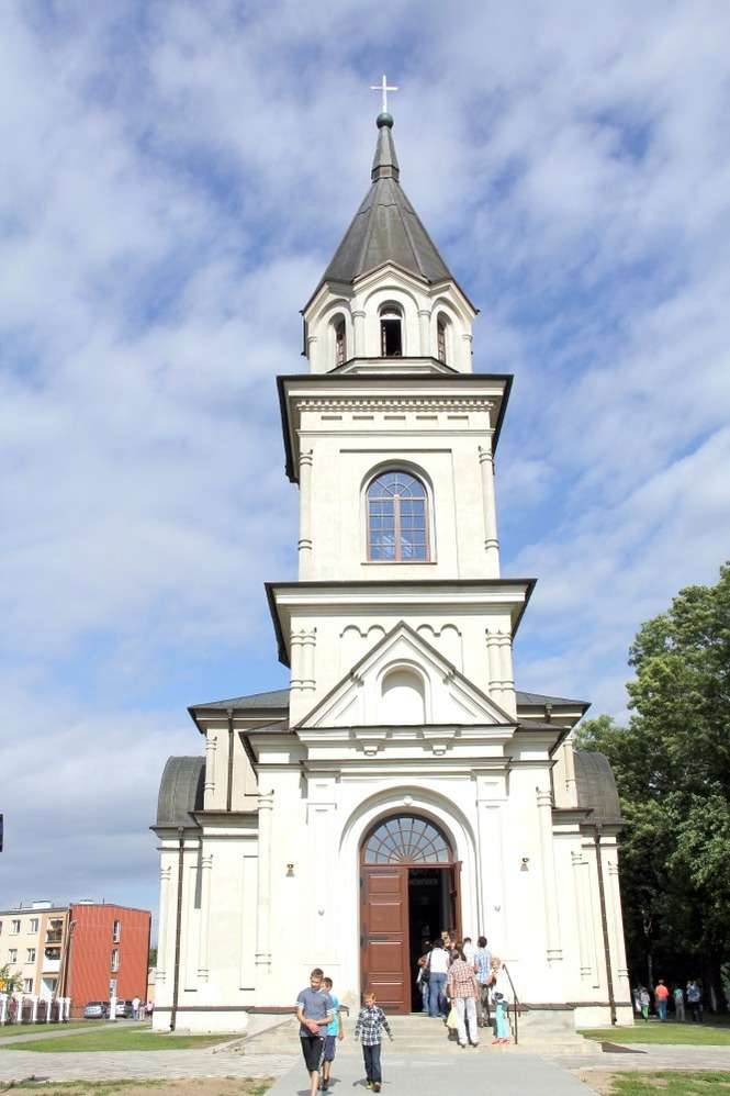 Z wieży widokowej w kościele św. Rajmunda roztacza się wspaniały widok na okolicę, w tym na pobliski Sobiborski Park Krajobrazowy 