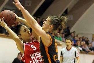 Dominika Owczarzak (z prawej) powinna być dużym wzmocnieniem Pszczółki AZS UMCS Lublin

FOT. WISLACANPACK.PL/Leszek Stępień