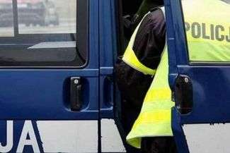 Chciał ukraść komputer, wyskoczył z I piętra i się połamał