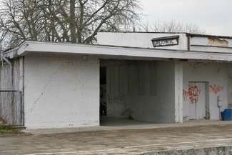 Dominowało stanowisko, aby opuszczony dworzec po prostu zlikwidować. Ale padały też pomysły, by urządzić w nim na przykład halę targową, środowiskową świetlicę, czy centrum kultury