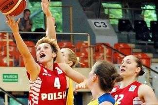 Julie McBride (nr 4) jest jedną z największych gwiazd reprezentacji Polski. FOT. KUBA SKOWRON/KOSZYKOWKA-KOBIET.PL
