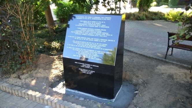 Obelisk upamiętniający łukowską społeczność żydowską ufundowała Gmina Wyznaniowa w Warszawie/ fot. www.lukow-historia.pl
