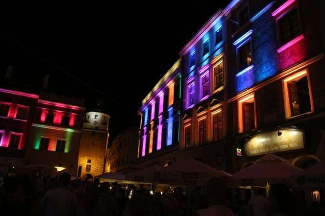 W tym roku Stare Miasto znów rozbłyśnie kolorową iluminacją. Największa fotograficzna atrakcja poprzedniej edycji Carnavalu Sztuk-Mistrzów wraca!