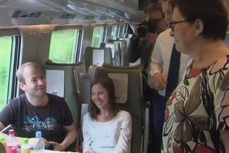 Ewa Kopacz pojechała Pendolino na Śląsk. "Dobrze, że nie jedzie pani limuzyną"