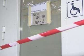Szpitalna winda zerwała się z pielęgniarkami w środku
