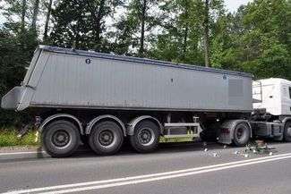 Emilcin: 19-latka na rowerze potrącona przez ciężarówkę