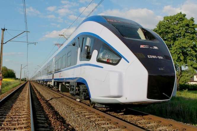 Pociąg DART nazywany jest „polskim Pendolino”. Podczas testów osiągnął prędkość 200 km/h i to nie był koniec jego możliwości – producent mówi o docelowych 250 km/h (Fot. materiały prasowe)