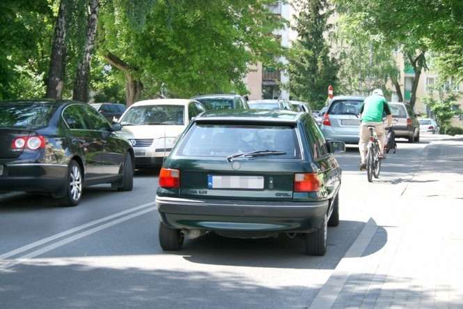 Przejazd ulicą Cichockiego nie należy do przyjemnych, ale jest ona istotną alternatywą umożliwiającą dojazd do centralnej części miasta (fot. Radosław Szczęch)