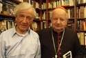 Profesor Elie Wiesel przyjmuje kardynała Stanisława Dziwisza w swoim gabinecie (fot. Waldemar Piasecki)