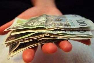 Oszust obiecał dofinansowanie z UE. Stracili 6 tys. zł