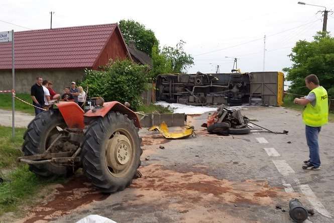 Wypadek autokaru w miejscowości Okół