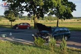 Zasnął za kierownicą i uderzył w samochód. Cztery osoby w szpitalu