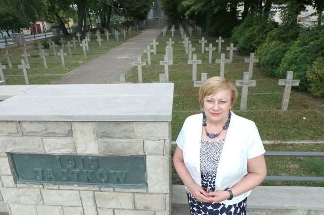 Z okazji rocznicy odnowiliśmy cmentarz Legionistów, m.in. naprawione zostało ogrodzenie – mówi Teresa Kot, wójt gminy Jastków