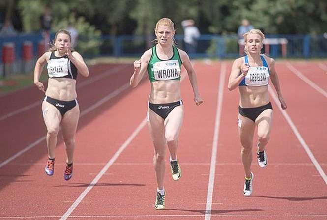 Alicja Wrona z AZS UMCS Lublin wywalczyła tytuł mistrzyni Polski juniorów w biegach na 200 i 400 m<br />
FOT. TOMASZ KASJANIUK/PZLA