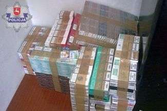 Ukrył kontrabandę w koszu. 900 paczek papierosów bez akcyzy