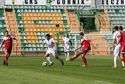 Fragment środowego spotkania Górnika z Dolcanem. Przy piłce Tomasz Nowak, fot. Przemysław Gąbka/gornik.leczna.pl