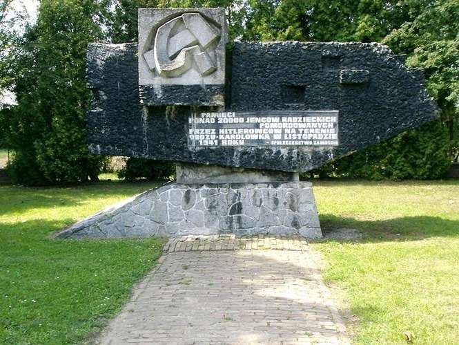 Pomnik jeńców radzieckich na Karolówce (Fot. wikipedia)