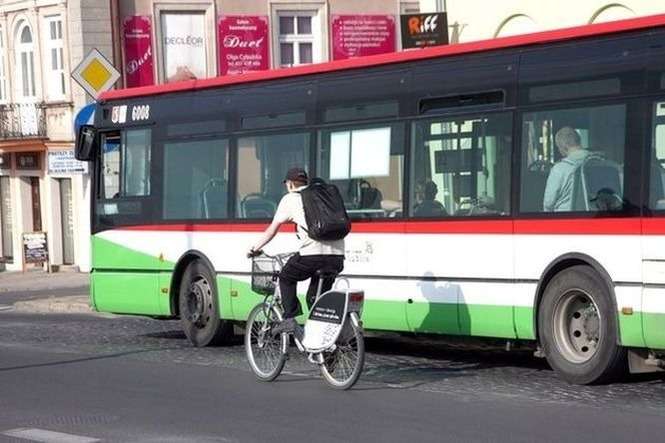 Do wypadków z udziałem rowerzystów dochodzi najczęściej na jezdni, w dalszej kolejności przejściach dla pieszych i drogach dla rowerów (fot. AS)
