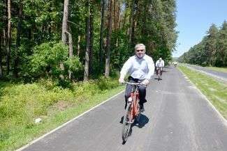 Sławomir Sosnowski, marszałek województwa lubelskiego i Arkadiusz Bratkowski, członek Zarządu Województwa na otwartym wczoraj fragmencie Green Velo 
