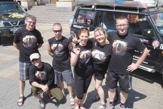 Wyprawa pojedzie dwoma nissanami patrol. Dystans 26 tysięcy kilometrów chcą pokonać w dwa miesiące (Fot. Wojciech Nieśpiałowski)