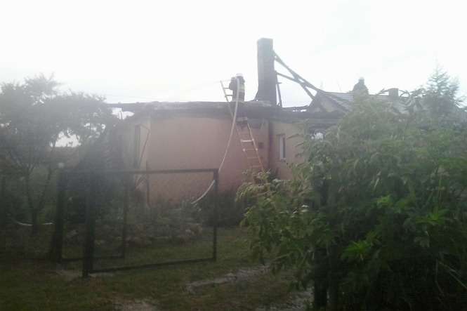 Spłonął dom w Woli Blizockiej (fot. Krzysztof / OSP Jeziorzany / alarm24@dziennikwschodni.pl)