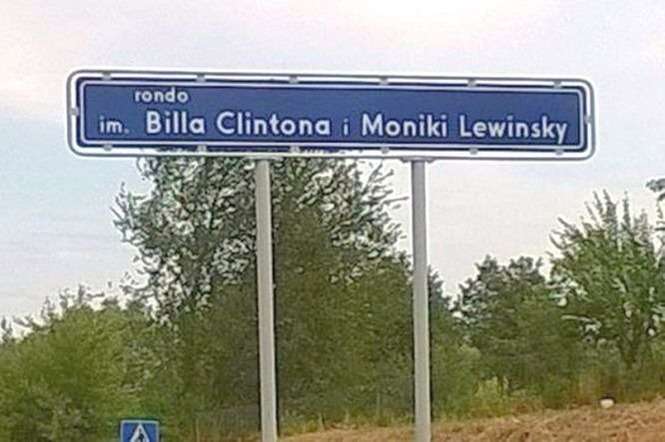 Mieszkańcy Snopkowa już teraz, mimo braku tablicy, nazywają swoje rondo im. Billa Clintona i Moniki Lewinsky. Fot. Ryszard Majewski/Radio Lublin<br />

