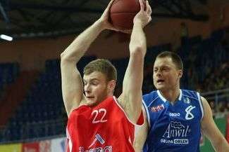 Fot. Maciej Kaczanowski

Jarosław Trojan jest jednym z tych, którzy pozostali w Starcie na kolejny sezon


