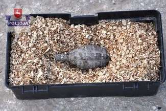 Znalazł na polu granat i ukrył go w szopie z drewnem