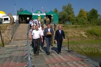 Tymczasowe przejście graniczne uroczyście otwarto o godz. 9 rano (fot. LUW)