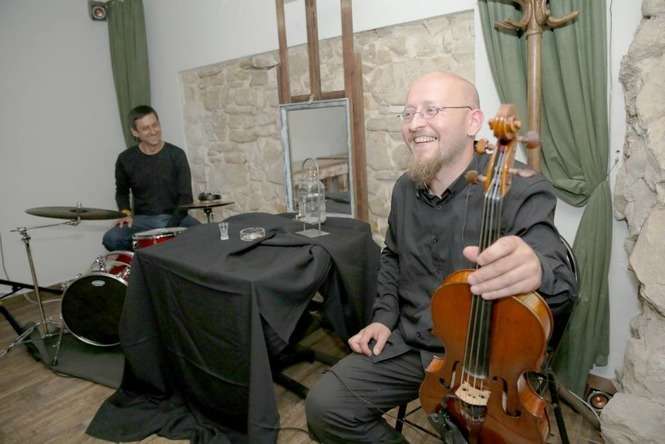 Nad płytą pracują dwaj muzycy, Paweł Odorowicz (z prawej) i Tomasz Deutryk (Fot. Maciej Kaczanowski)