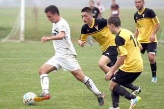 Wisła Annopol (żółte koszulki) w niecodziennych okolicznościach zakończyła przygodę z lubelską klasa okręgową

FOT. AS