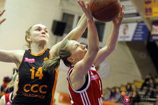 Kontuzja może przeszkodzić Agacie Szczepanik (z prawej) w przenosinach do Pszczółki AZS UMCS Lublin

FOT. Leszek Stępień/wislacanpack.pl