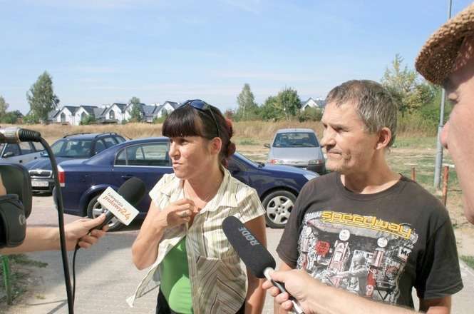Lokatorzy bloków komunalnych przy ul. Romów i Norblina nie żyją w zgodzie. Polacy mówią, że boją się swoich romskich sąsiadów (fot. Radosław Szczęch)