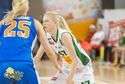 Olivia Szumełda-Krzycka (w białej koszulce) jest jedyną oprócz Aldony Morawiec zawodniczką Pszczółki AZS UMCS Lublin, która już w poprzednim sezonie stanowiła o sile drużyny, fot. AZS.UMCS.PL