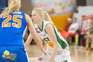 Olivia Szumełda-Krzycka (w białej koszulce) jest jedyną oprócz Aldony Morawiec zawodniczką Pszczółki AZS UMCS Lublin, która już w poprzednim sezonie stanowiła o sile drużyny, fot. AZS.UMCS.PL