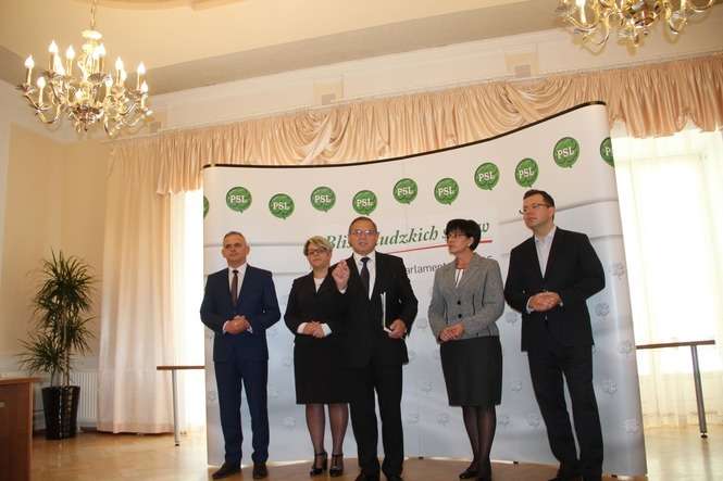PSL zaprezentował w środę w Roskoszy swoich kandydatów do sejmu z powiatów bialskiego, radzyńskiego i parczewskiego/ fot.E.Burda 