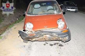 Na drodze pomiędzy Luchowem Dolnym i Górnym dachowało daewoo