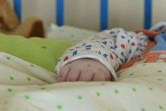 Chełm. Pijana matka skatowała chore dziecko. Sąd daje jej szansę