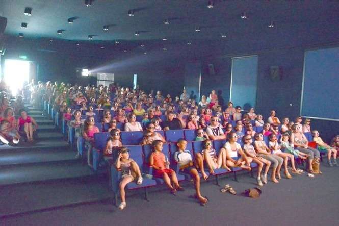 Dzieci już przetestowały salę kinową na zamkniętych seansach <br />
