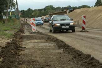 Wczoraj wykonawca częściowo uprzątnął błoto (Fot. Maciej Kaczanowski)